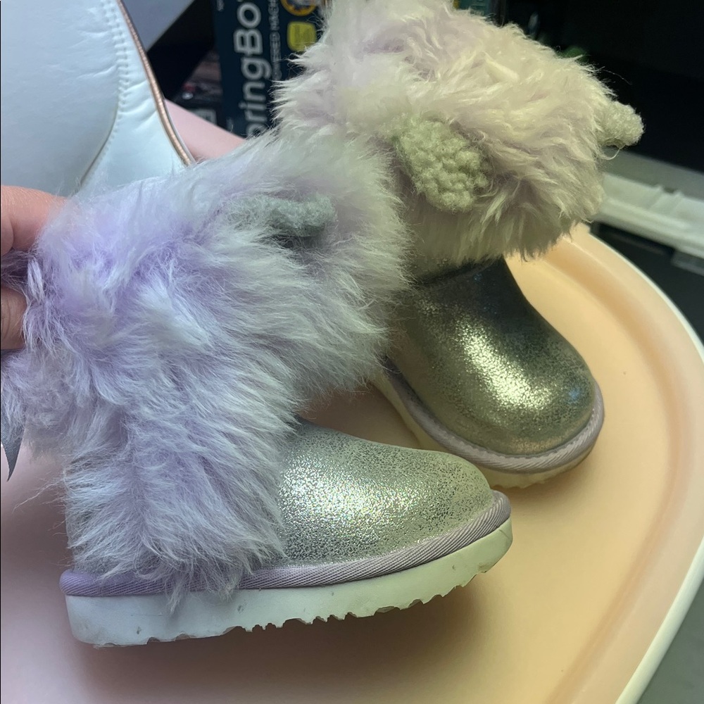Ugg girls size 6 Silver and Purple 🦄 Boots